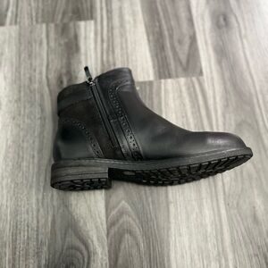 Women’s. Easy spirit side zip Ankle Boots